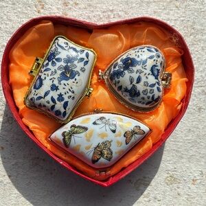 🟢New Set Of 3 Porcelain Tricket Boxes, Blue & White & Multicolored Butterflies